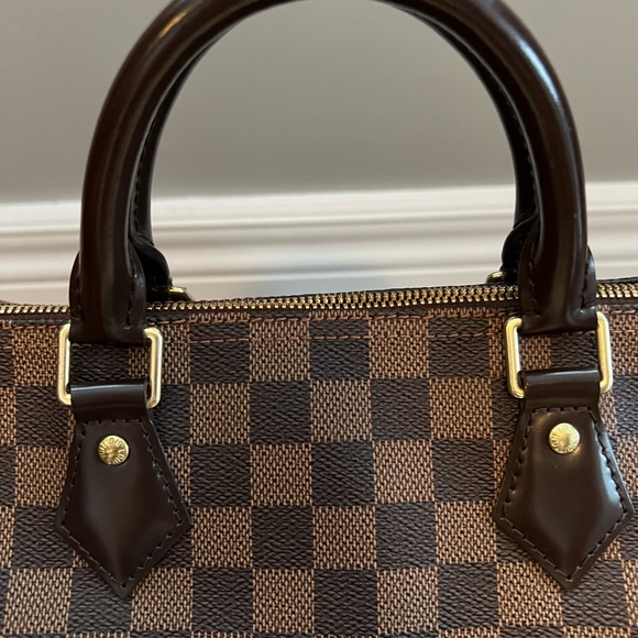 SOLD Authentic Louis Vuitton Speedy 30B - Picture 2 of 15